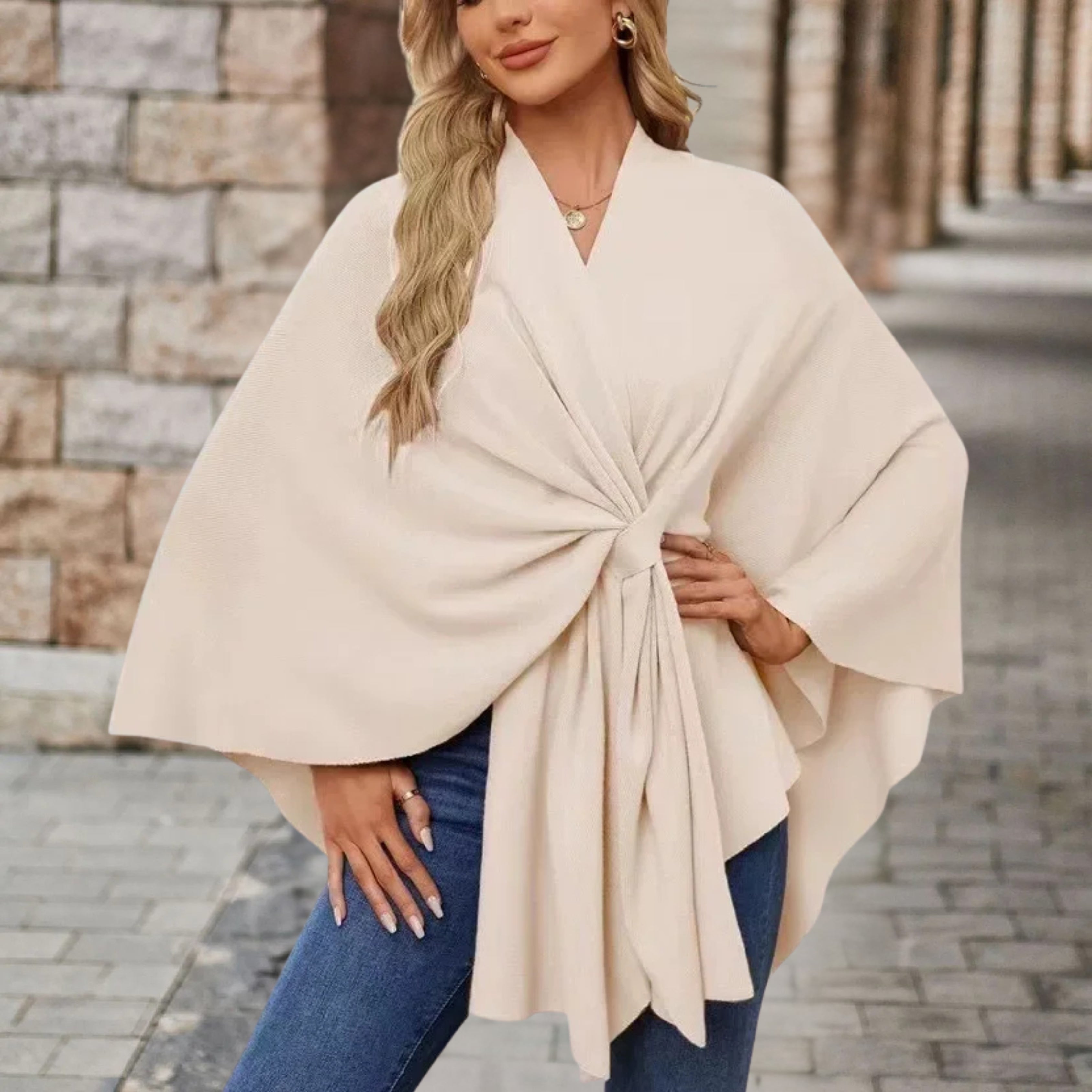 Nicole | Dames Top met Gedrapeerd Knoopdetail en Vloeiende Pasvorm