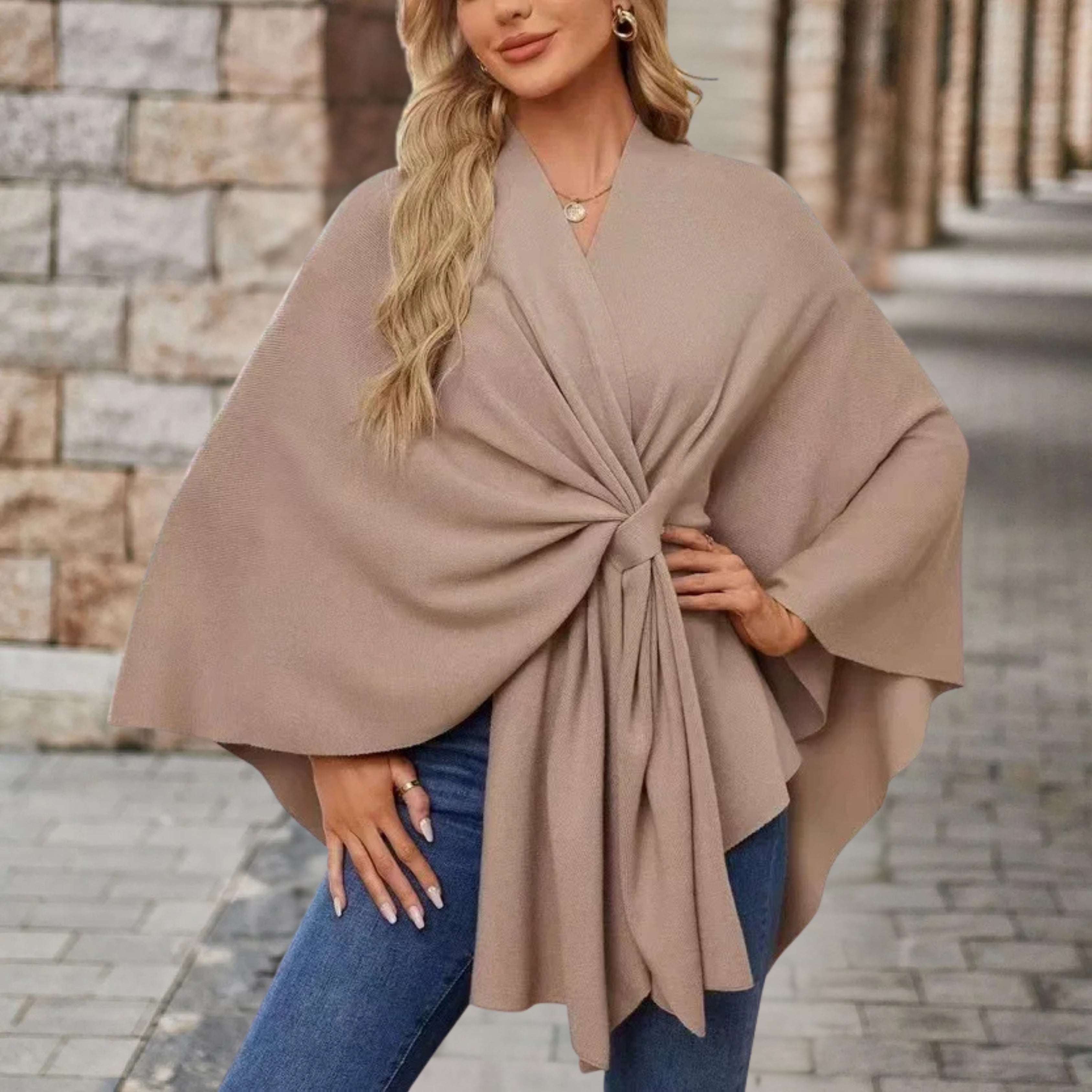Nicole | Dames Top met Gedrapeerd Knoopdetail en Vloeiende Pasvorm