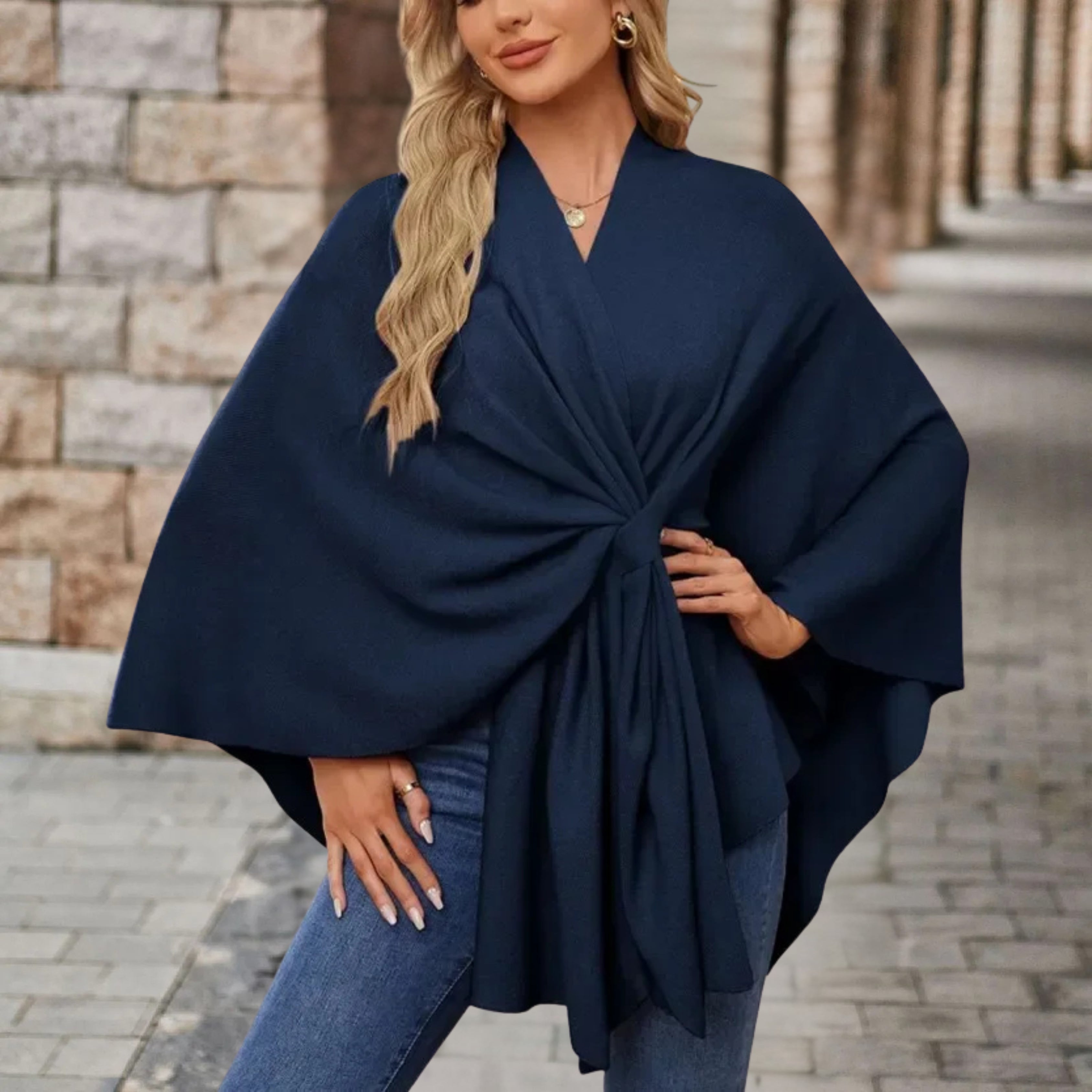 Nicole | Dames Top met Gedrapeerd Knoopdetail en Vloeiende Pasvorm