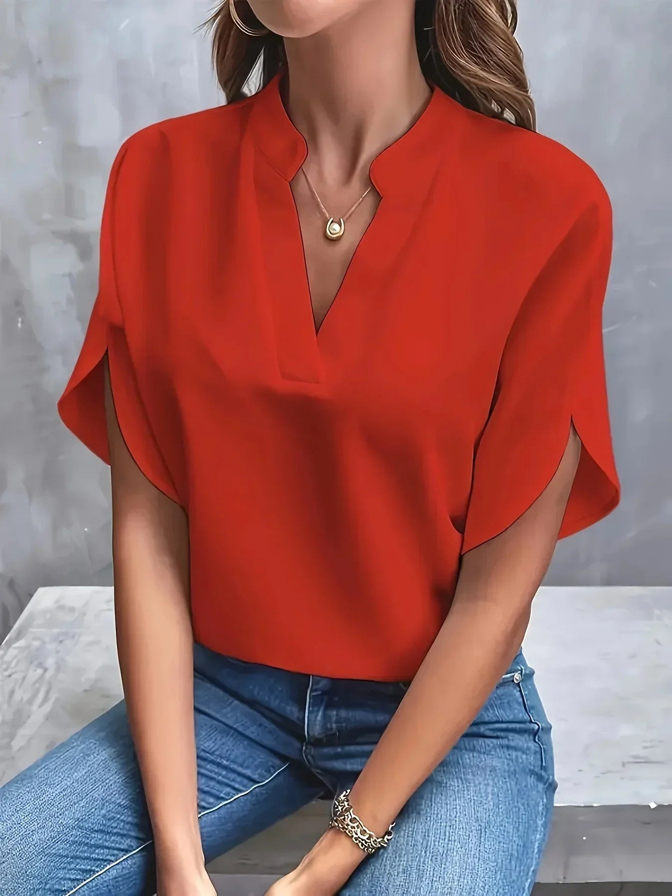 Angelica | Dames Elegante V-hals Blouse Met Splitmouwen