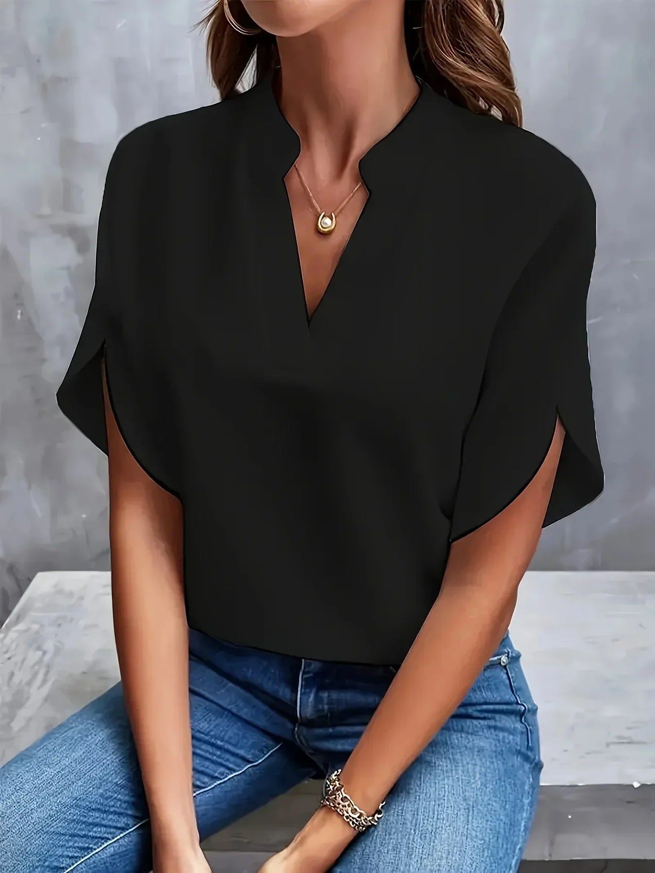 Angelica | Dames Elegante V-hals Blouse Met Splitmouwen