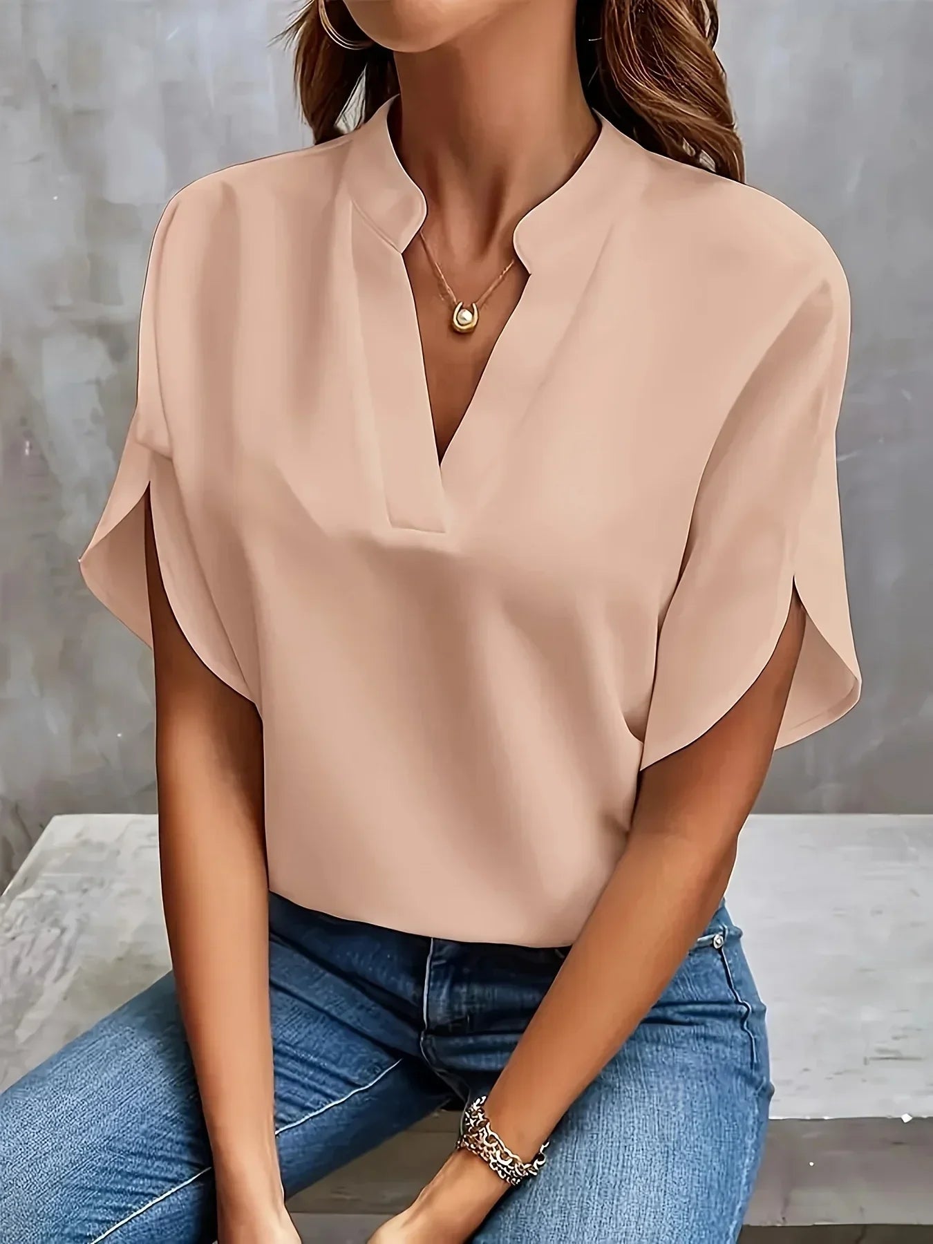 Angelica | Dames Elegante V-hals Blouse Met Splitmouwen