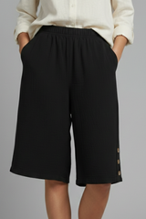 Mariana | Dames Shorts met elastische tailleband, wijde pijpen en knoopsluiting