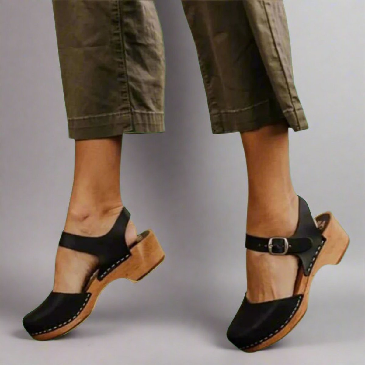 Julia | Dames Comfortabele Sandalen Gesloten Neus Houten Hak Enkelband Klompen