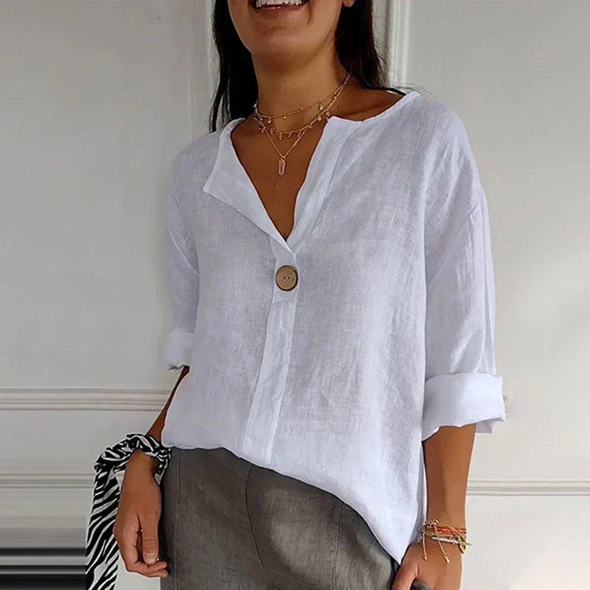 Nina | Dames Losvallende Linnen V-hals Blouse Houten Knoop
