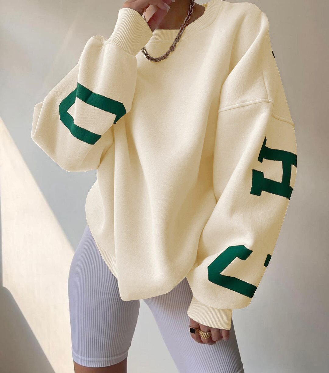 Sara | Dames Oversized Varsity-Print Fleece Crewneck Sweater