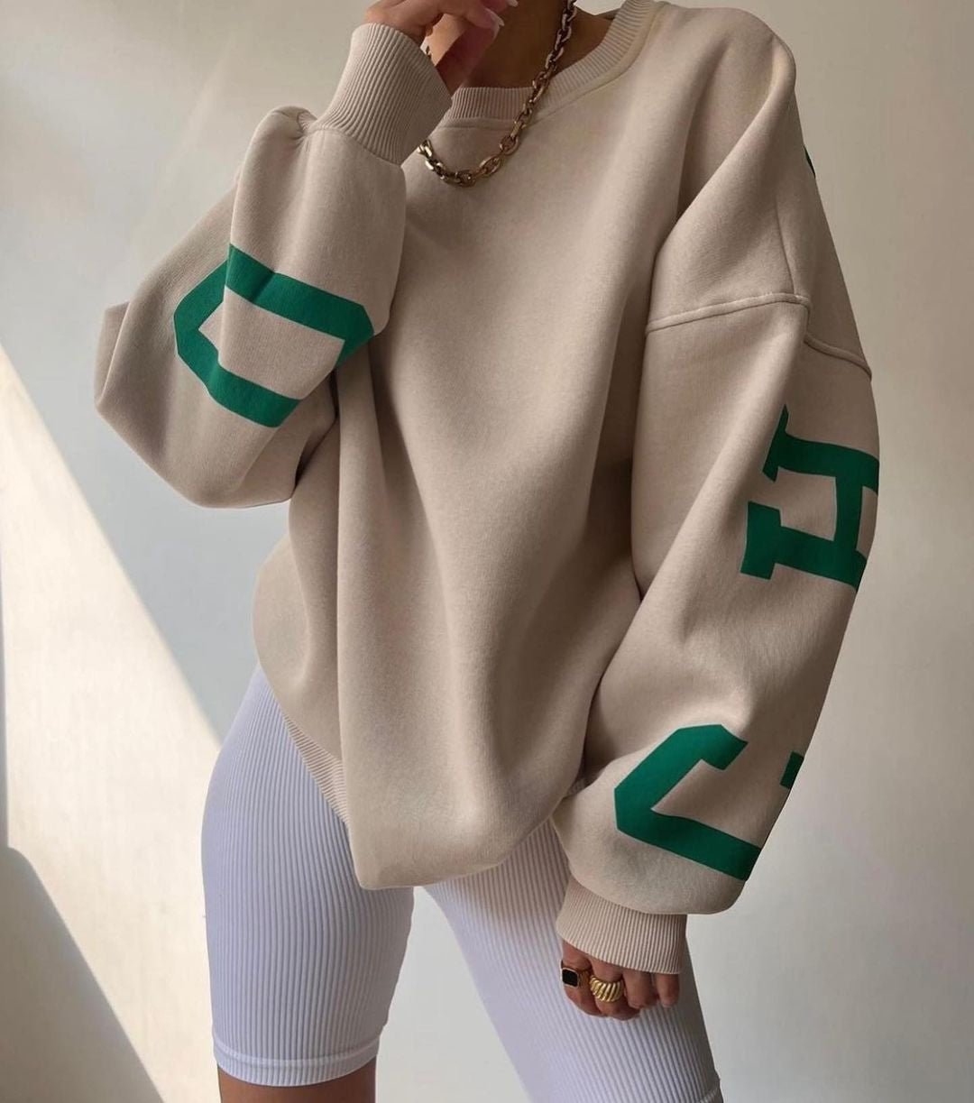 Sara | Dames Oversized Varsity-Print Fleece Crewneck Sweater