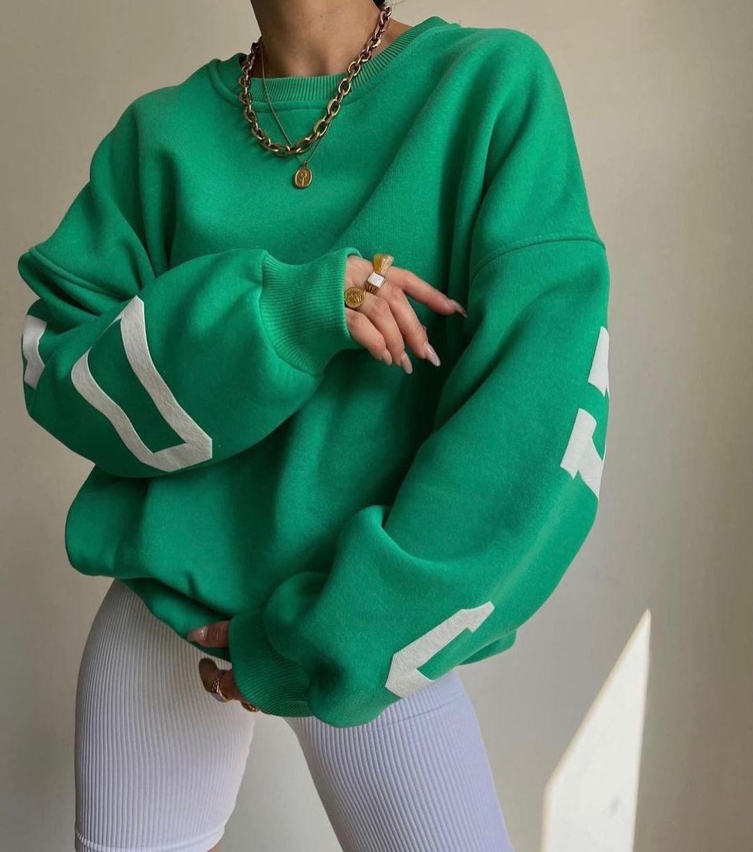 Sara | Dames Oversized Varsity-Print Fleece Crewneck Sweater
