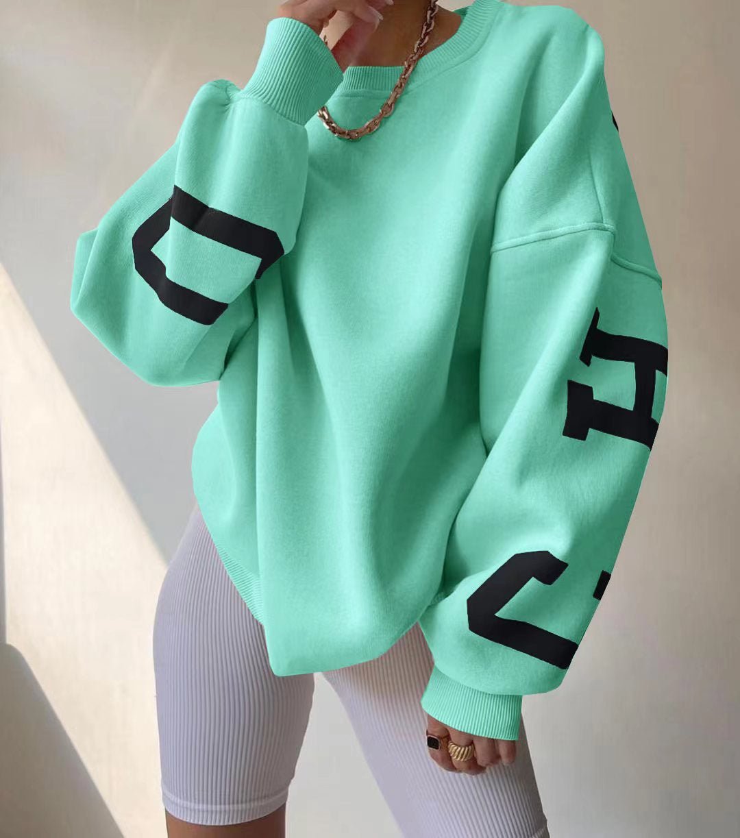 Sara | Dames Oversized Varsity-Print Fleece Crewneck Sweater