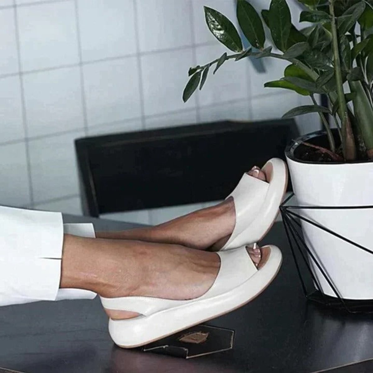Sanne | Dames Peep Toe Slingback Comfortable Sandals Gecusht Plat Zool