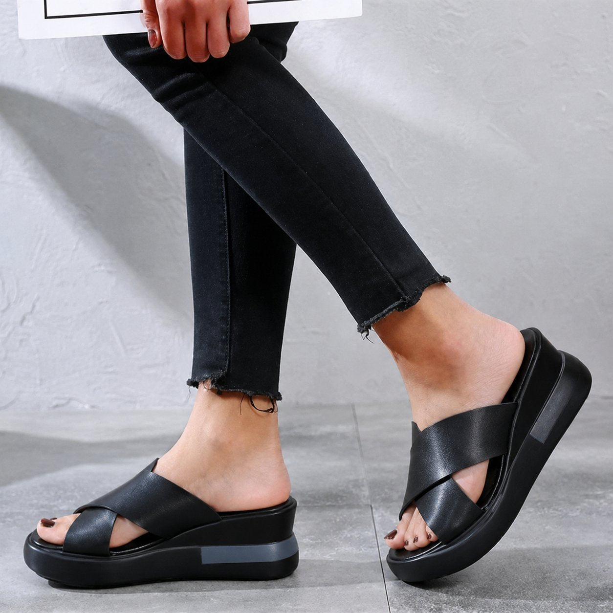 Julia | Dames Platte Gekruiste Bandjes Comfort Sandalen