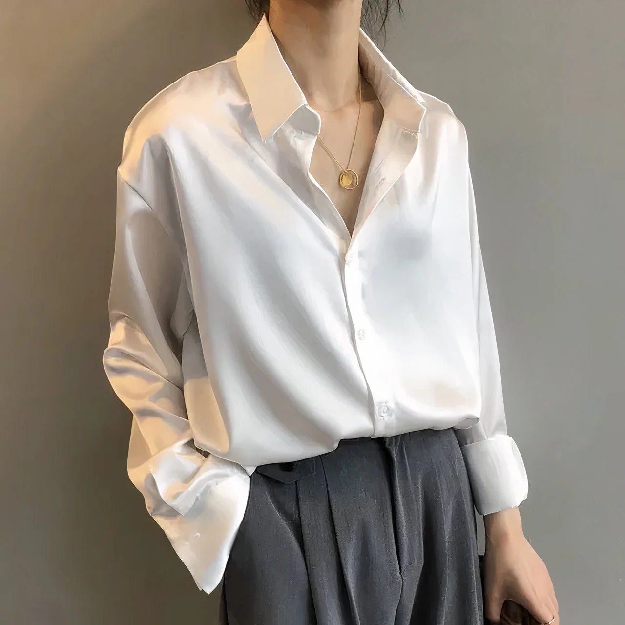 Femke | Dames Satijn Blouse Lange Mouw Knoopsluiting Puntkraag
