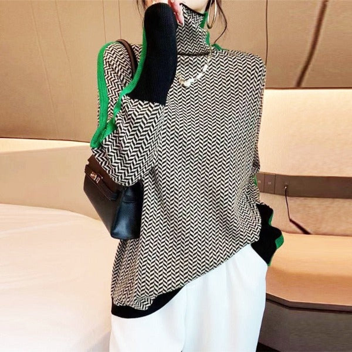 Sara | Dames Visgraat Rolkraag Sweater met Contrasterende Manchetten
